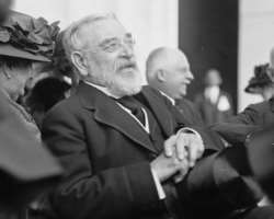 Lincoln's son Robert Todd Lincoln was the only family member of the late President. He was 78 when he visited this place in 1922. (Surely, another mem
